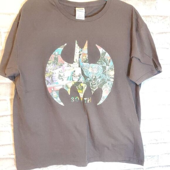 80th Anniversary Batman Tee - Picture 2 of 6